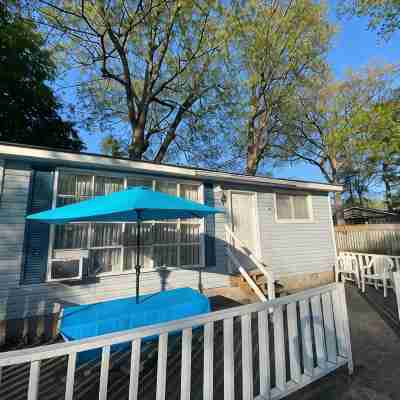 Walk to Beach 1 • Sleeps 9 • Free Parking & WiFi Hotel Exterior