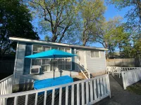 Wasaga Beach walk to main end Free Parking Free Wifi