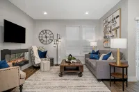 New 2 Bd Luxury Townhouse- King Bed, Downtown, near Hospital, Close to Wineries - 4-Star