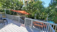Perfect Background Hangout-Café Lit Patio, Bonfire, BBQ Grill-Near UF Stadium! - Balcony