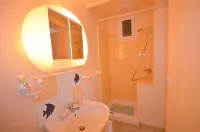 'MARJOLAINE' Gite T2 / VIEW OF THE LAKE 200 m away from the beaches - Homestays