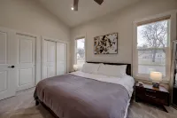 Fully remodeled corner home, 3 blocks from Main Street and across from the park. - 3 stjerner