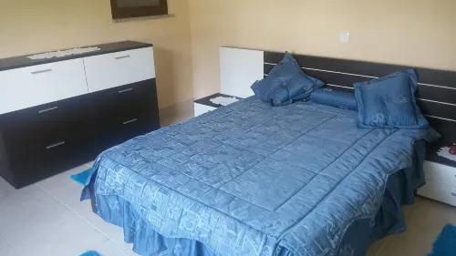 Ideal for families with children, has plenty of room to play. Pets accepted - 2-Star