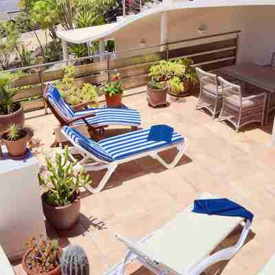 Villa with private pool and free WiFi, close to the sea, protected courtyard Hotel Exterior