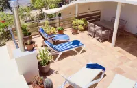 Villa with private pool and free WiFi, close to the sea, protected courtyard - Private Pools