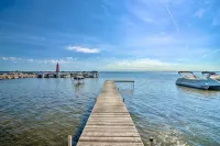 Family-Friendly Cottage on the Lake - Boutique