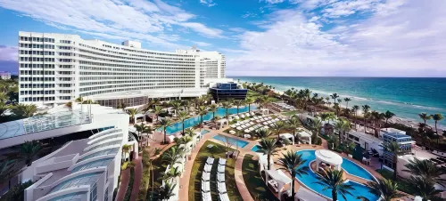 Fontainebleau Tresor Remodeled One-Bedroom Suite - Private Pools