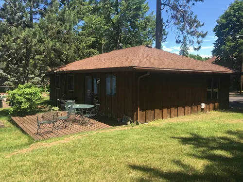 Waterfront 3 Bedroom Cottage on Beautiful Lake Nokomis - Wi-Fi