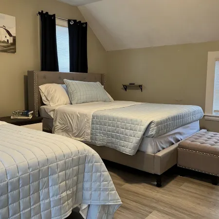 2-Bedroom Apt Sleeps 7! - 1/4 mile to Beach!