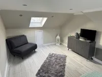 Newly Renovated Room With Private Bathroom - Sleeps 3 - 2 Beds