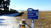 Cozy Coastal Getaway - 2 min Walk to Beach & Village, Shops & Restaurants