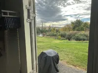 Cozy mobile home on the river in Benton City with WiFi and AC