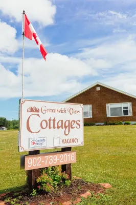 Unit 3 - Bay view cottage, near coffee shops, restaurants and beach