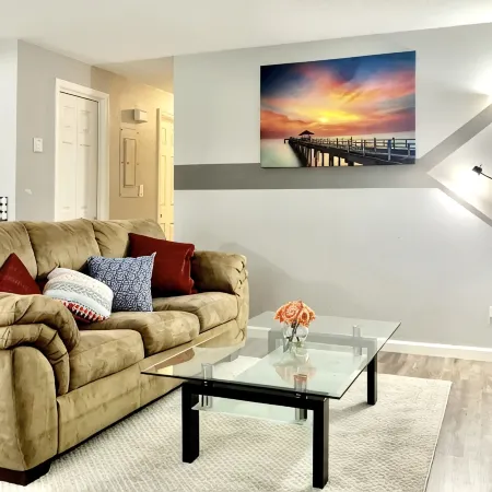 2 BR Single Story Townhouse w King Bed