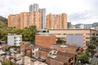 2024 New boutique 2B/1B balcony condo in famous Parque de Sabaneta - 3-Star