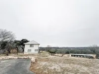Hilltop Haven on 31 acres w/ Breathtaking Views, Horses, & Epic Fire Pit - con encanto