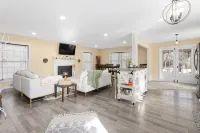 Cheerful, southwest-inspired heartland hideaway - 5-Star