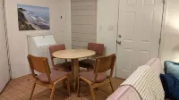 The Oasis: Guesthouse w/ Lush Shared Yard & Hot Tub- Great Location! - 3성급