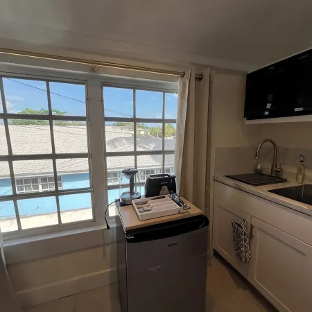 LUX 5 - Cozy 1-bed 1bath w/ WiFi, AC in a beautiful neighborhood in Nassau city