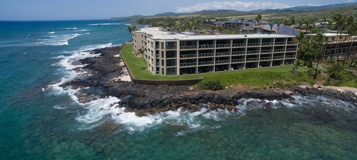 海濱公寓大廈，配有空調，從我們的露台可觀賞海龜 科洛阿住宿飯店
