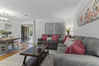 Harmony House 3bd 2bath newly remodeled Gem in peaceful neighborhood. - Bintang 4