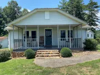 The Old Farmhouse near Pisgah National Forest entrance - 2 stjerner