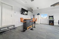 ISLAND OASIS - Immaculate & Newer 3BR/3BA home + GAME ROOM. Ice Fishing/Skiing++