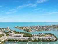 New!Luxurious & spacious waterfront 4 bedroom house in Marathon with endless fun