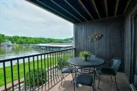 Beautiful view of the Lake! - Homestays