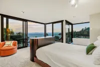 Oceanview Penthouse Suite & Beach Access Hotels in 