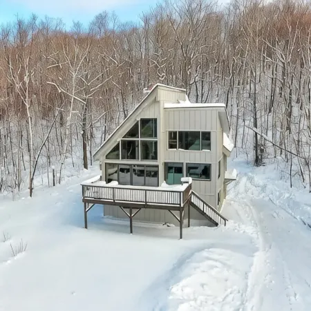 Breathtaking Mountain Views and Sunsets, Fully Renovated, Luxury VT Retreat,
