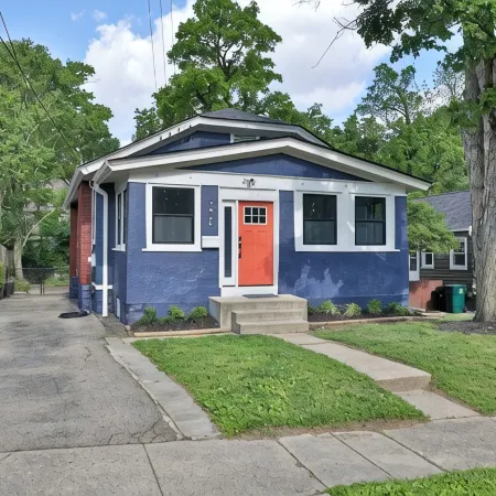 Queen City Blue- Historic Charmer Luxurious Living
