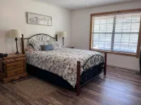 Cozy 2 bedroom Cabin on 5 acres with pond view.