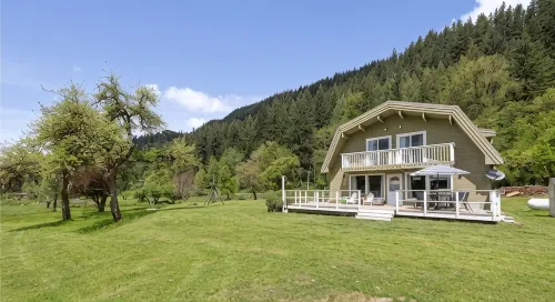 Mt Rainier,BestHome to Stay!4Bedroom_2Bath_Sleeps10,AC,Hot Tub,Car,RV Parking, - 4-Star