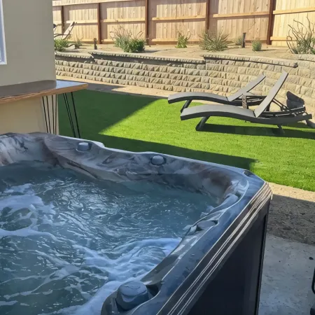 The Sage Field House - Hot Tub, Ping Pong, and 8 Minute Walk to down Town!