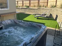The Sage Field House - Hot Tub, Ping Pong, and 8 Minute Walk to down Town!