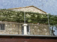A Secluded Old Farmhouse with a View and a Pool Where You Can Relax in Complete Tranquility. - Private Pools