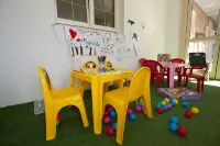 โรงแรมฮาร์โมนีสวีท - ที่มีสระว่ายน้ำ