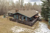 Enjoy a peaceful retreat and a fisherman's dream on Rock Creek! - シャレー