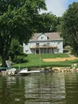 4 Bdrm 4 Bath Lake front Lake Sinissippi home - Homestays