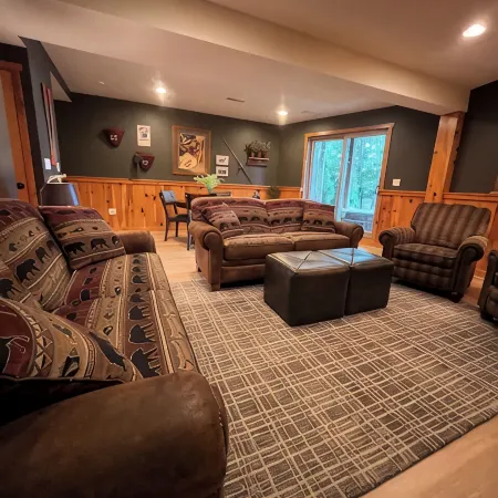 Spend Time Making Cherished Memories at This Gorgeous 5-Bedroom Lakefront Lodge!