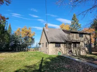 Waterfront house w/ large garage located on trail 8 in Grand Marais. - 3-Star