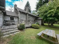 Pioneer Village Creekside 4-bedroom cabin perfect for a family retreat! - Chalets