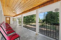 The Brite House – Newly Remodeled 6 Bed / 6 Bath Retreat - balcony