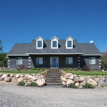 3 bedroom Beautiful Home minutes from Capitol Reef National Park