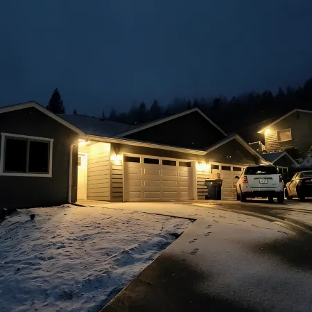 Clean Cozy Family Home near Whitworth University, park,shopping and Mt Spokane