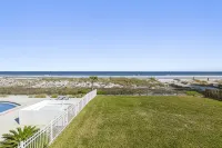 A Wave From It All! Beachfront and Close to Mayo Clinic - 4-Star