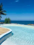 Ocean Front Luxury 2/2 in Whispering Seas - ที่มีสระว่ายน้ำ