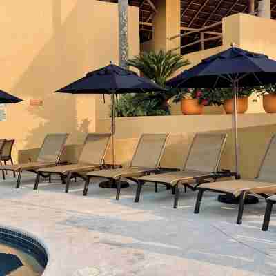STUNNING 3 BR & 3BA SOUTH SHORE BEACHFRONT RESIDENCE! Fitness & Recreational Facilities