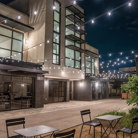 Drey Hotel Отели рядом с достопримечательностью «Дендрарий Далласа»